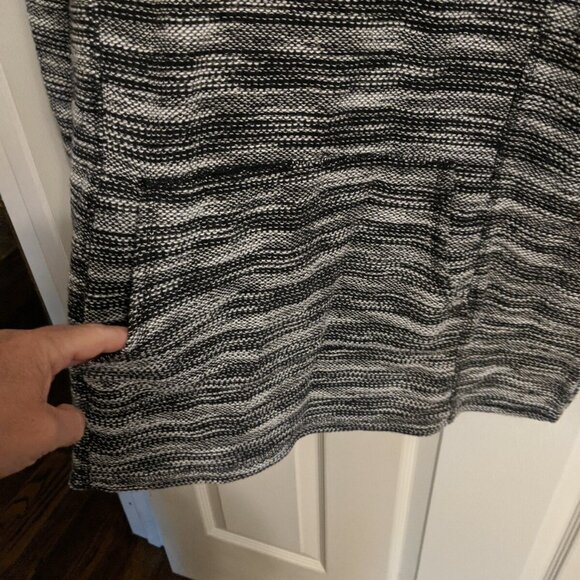 Liz Claiborne Weekend Wear long Tunic V-Neck Sweater Black and White - Picture 3 of 6